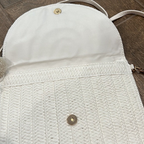 Two Straw purse with wood handles and small white crossbody straw purse - Picture 10 of 12